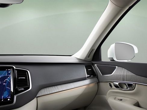 New 2025 Volvo XC90 T8 Plus w/ Protection Package Premier image 36