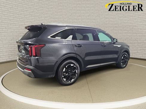 Used 2025 Kia Sorento S w/ Panoramic Sunroof Package FWD image 5