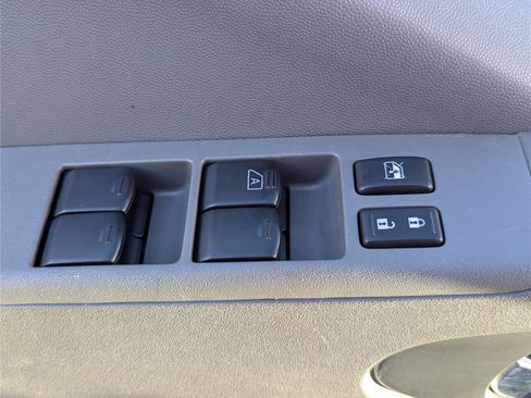 Used 2019 Nissan Frontier SV image 18