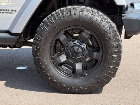 Used 2015 Jeep Wrangler Unlimited Sahara w/ Trailer Tow Group AWD/4WD image 9