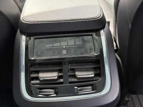 Used 2021 Volvo XC90 T6 Momentum w/ Protection Package Premier AWD/4WD image 10