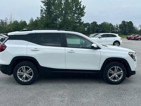 Certified 2023 GMC Terrain SLE w/ Driver Convenience Package AWD/4WD image 2