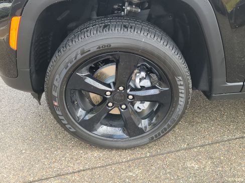 New 2025 Jeep Grand Cherokee Altitude w/ Trailer Tow Package image 16