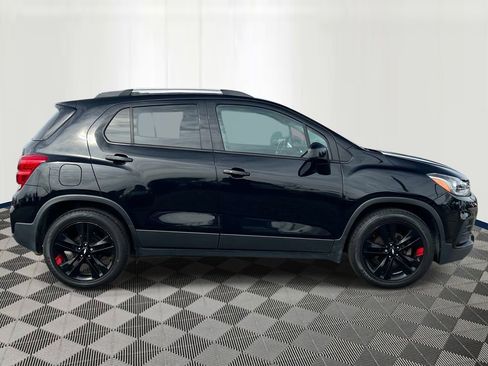 Used 2020 Chevrolet Trax LT w/ Sun & Sound Package image 6