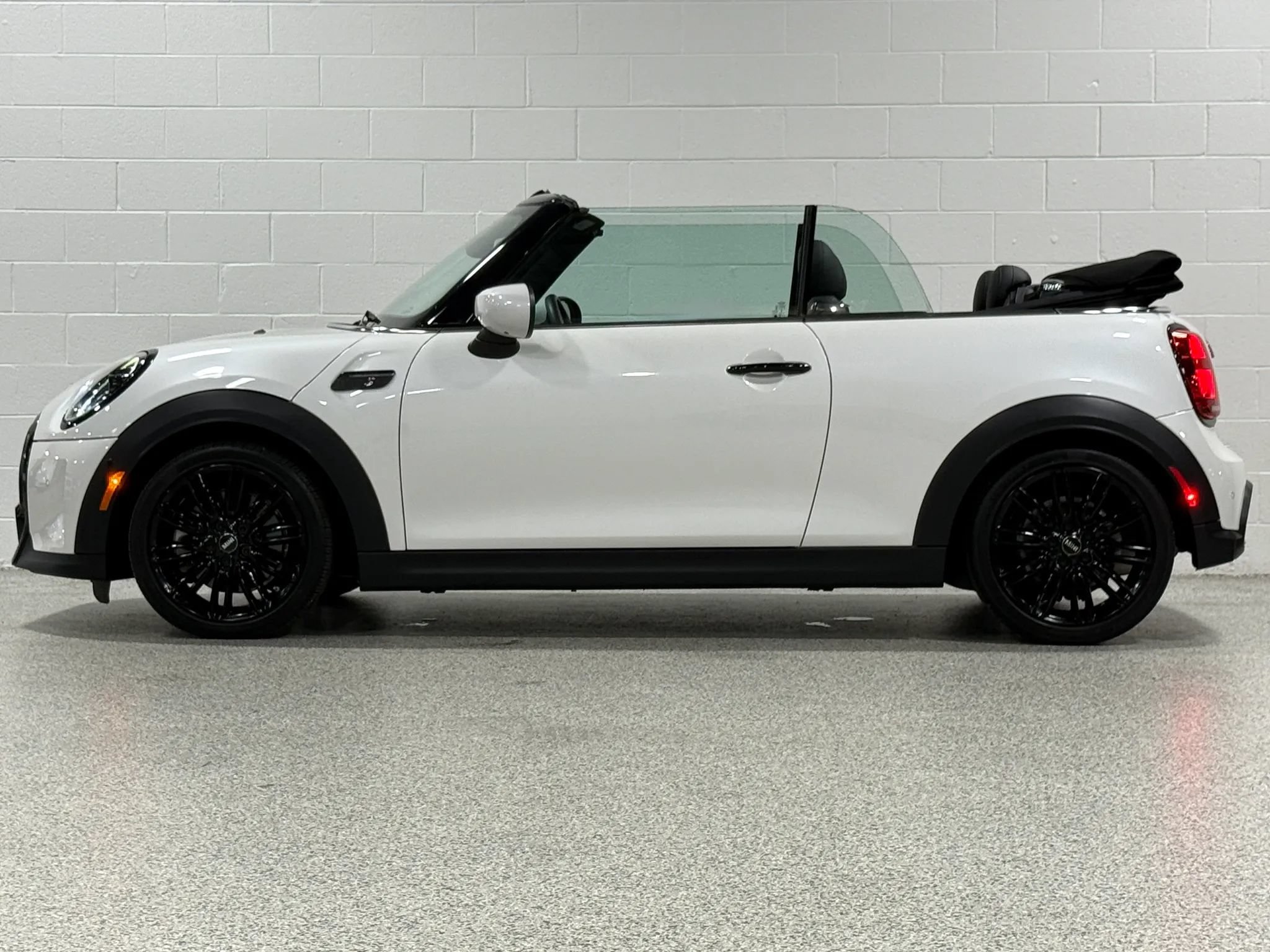 Used 2023 MINI Cooper S FWD image 10