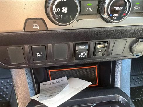Used 2018 Toyota Tacoma SR5 RWD image 32