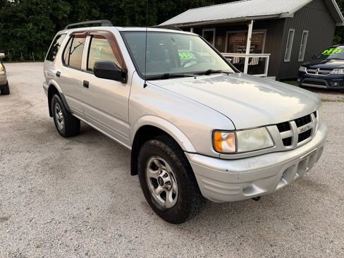 Used 2003 Isuzu Rodeo S RWD image 6