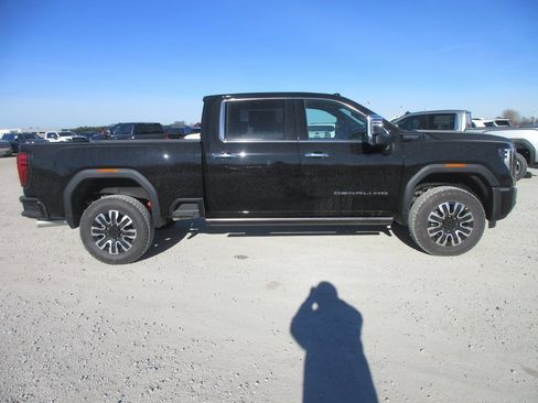 New 2026 GMC Sierra 2500 Denali Ultimate w/ Max Trailering Package image 3