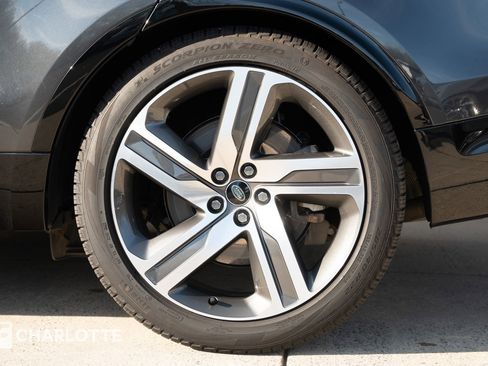 Used 2023 Land Rover Discovery HSE R-Dynamic image 9