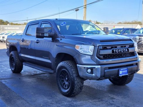Used 2017 Toyota Tundra SR5 image 7