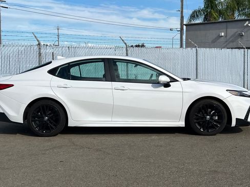 Used 2025 Toyota Camry SE FWD image 6