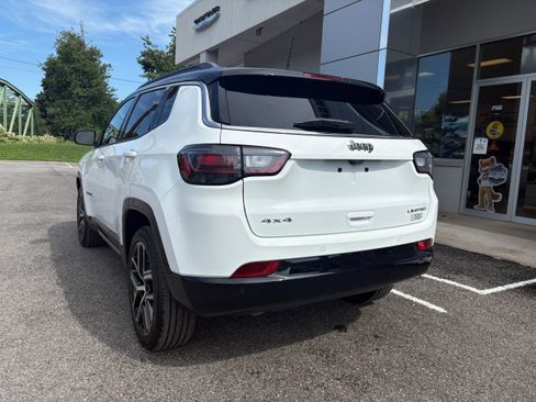 Certified 2025 Jeep Compass Limited w/ Elite Group AWD/4WD image 9
