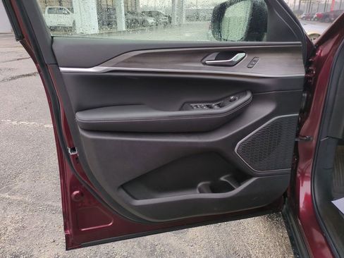 New 2026 Jeep Grand Cherokee Limited w/ Luxury Tech Group II image 11