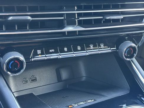 New 2026 Chevrolet Traverse LT w/ LPO, Floor Liner Package image 22