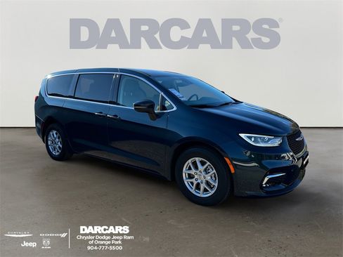 Used 2023 Chrysler Pacifica Touring-L image 1