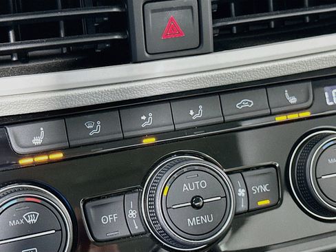 Used 2023 Volkswagen Jetta SE FWD image 19