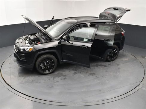 New 2026 Jeep Compass Latitude image 27