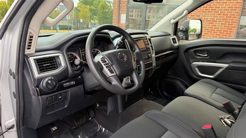 Used 2017 Nissan Titan SV AWD/4WD image 26