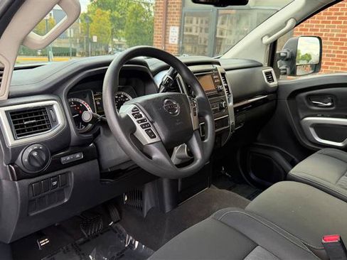 Used 2017 Nissan Titan SV AWD/4WD image 26