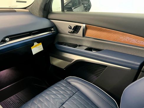 New 2026 Cadillac Vistiq Premium Luxury w/ LPO, Floor Liner Package image 11