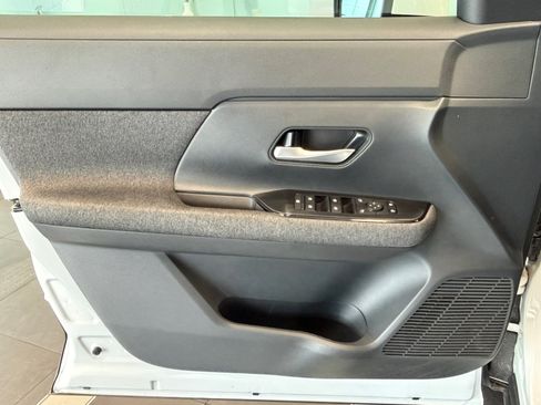 Used 2025 Nissan Kicks SV FWD image 26
