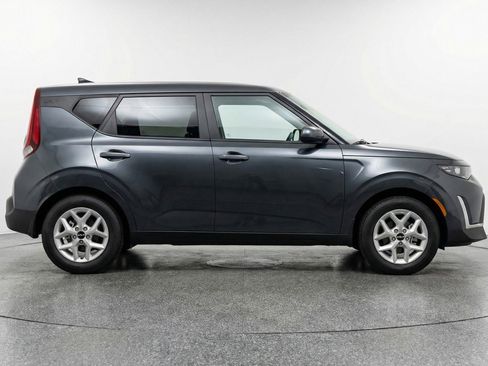 Used 2025 Kia Soul LX w/ LX Technology Package image 11