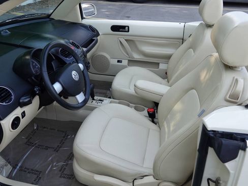 Used 2008 Volkswagen Beetle SE FWD image 5