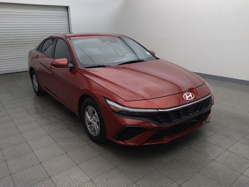 Used 2025 Hyundai Elantra SE FWD image 13