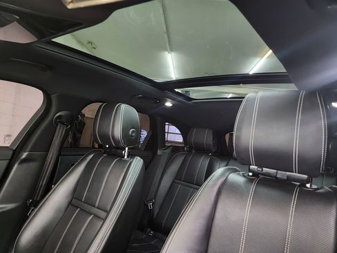 Used 2019 Land Rover Range Rover Velar R-Dynamic SE image 25