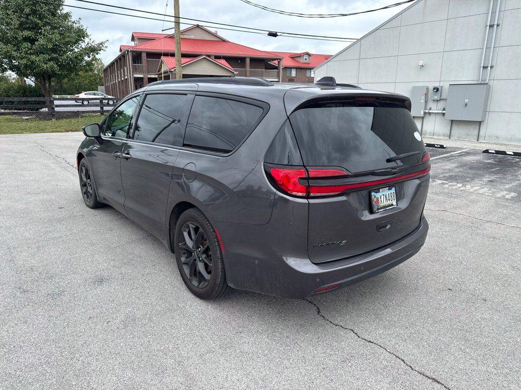 Used 2023 Chrysler Pacifica Touring-L w/ S Appearance Package FWD image 4