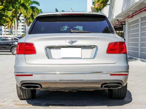 Used 2017 Bentley Bentayga image 7