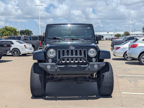 Used 2016 Jeep Wrangler Unlimited Sahara w/ Connectivity Group AWD/4WD image 2