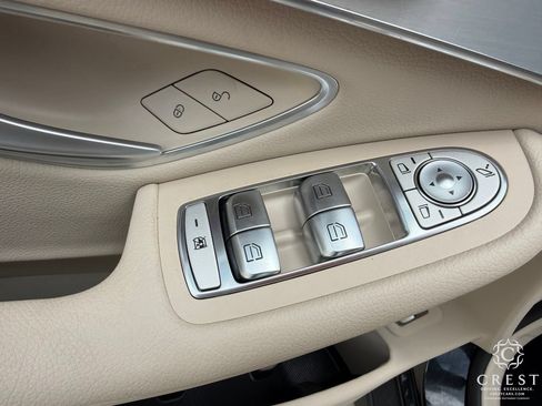 Used 2022 Mercedes-Benz GLC 300 w/ Premium Package Lite image 12