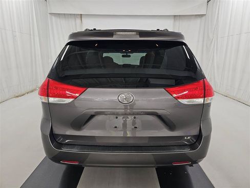 Used 2012 Toyota Sienna LE FWD image 5