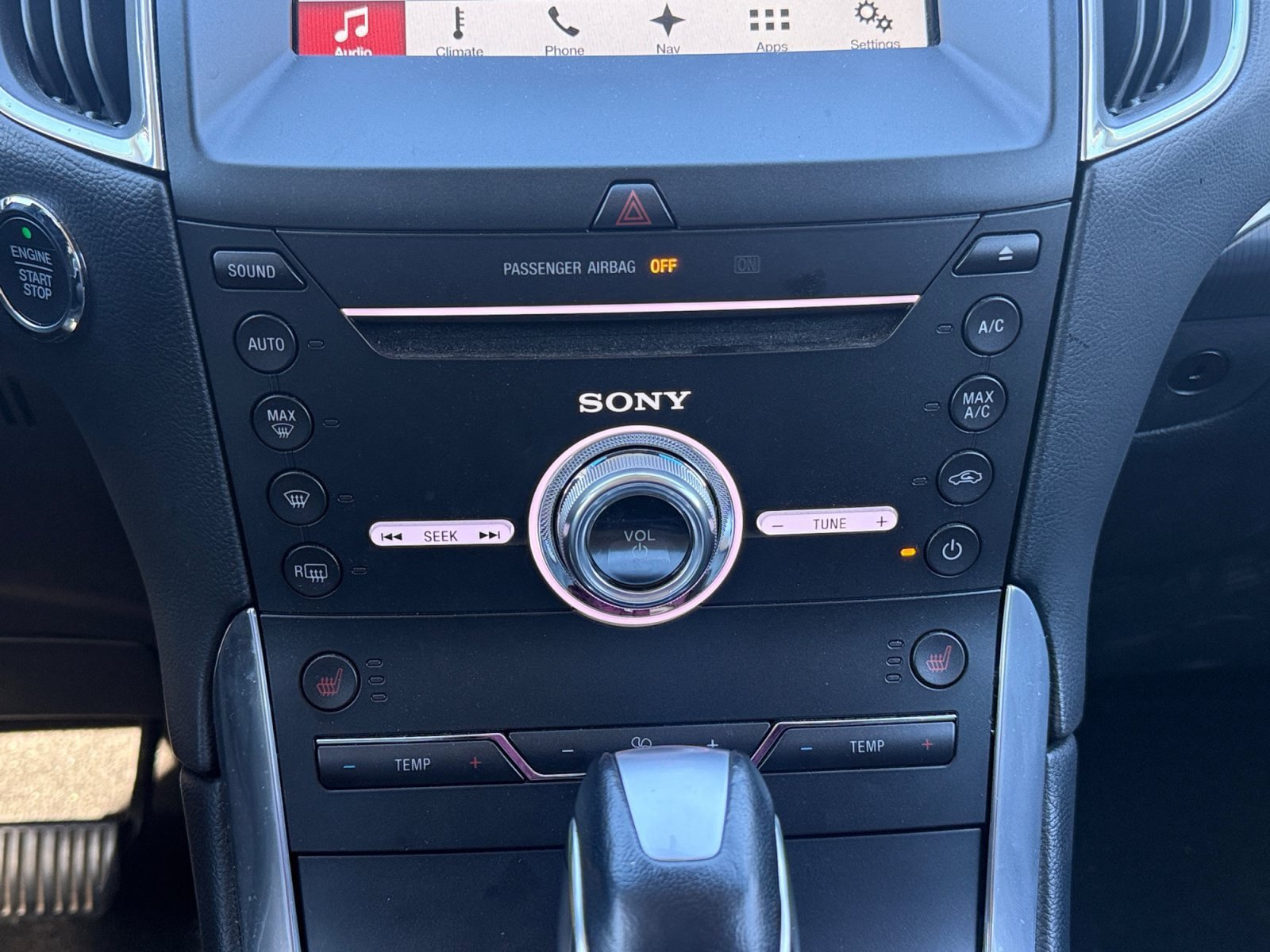 Used 2018 Ford Edge Titanium w/ Technology Package AWD/4WD image 16