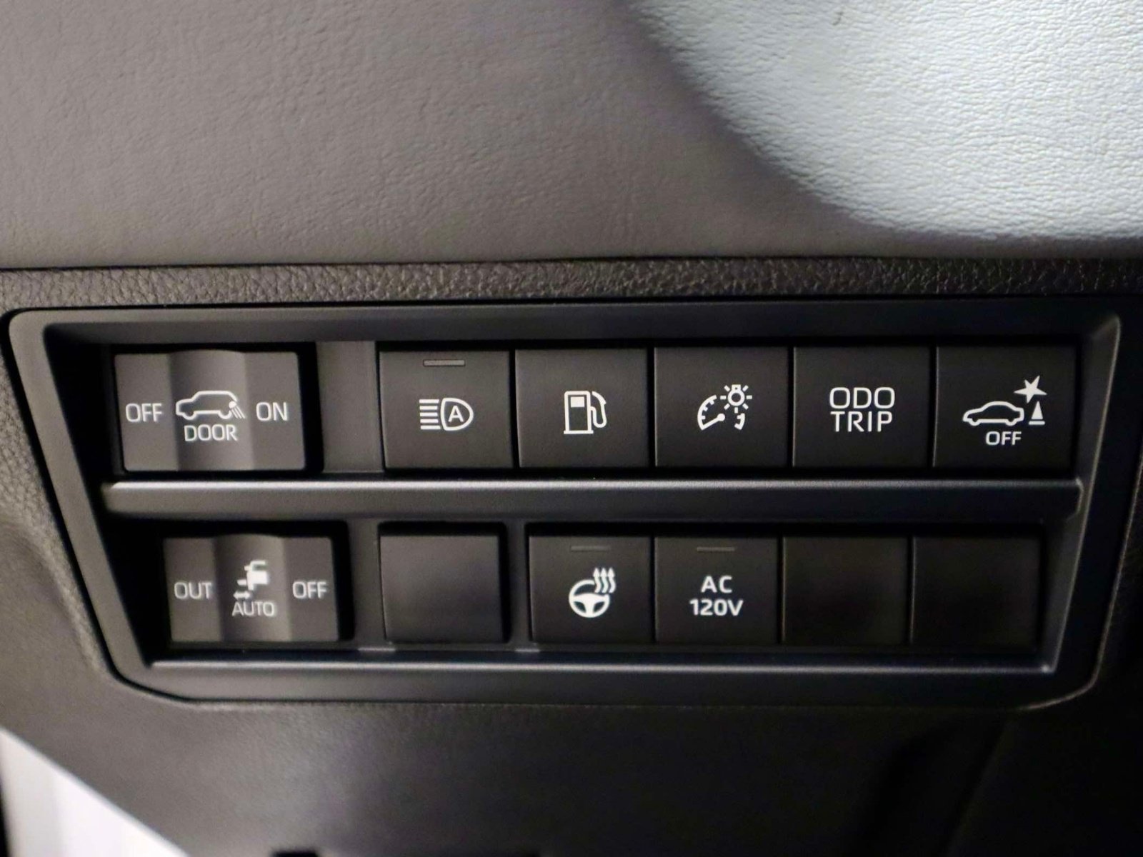 Used 2026 Toyota Sequoia Capstone AWD/4WD image 27