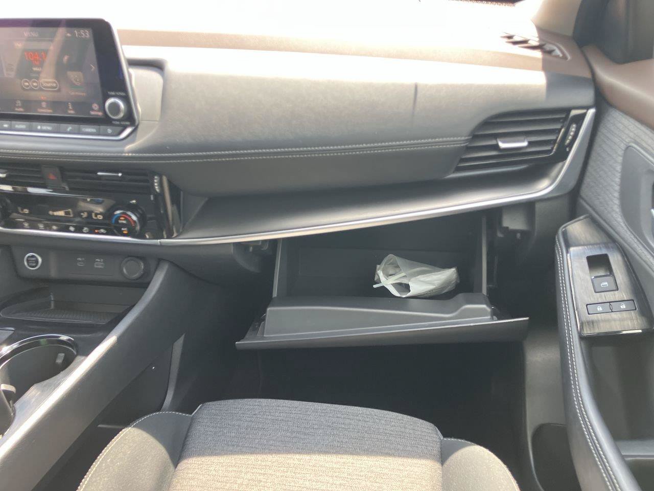 Used 2022 Nissan Rogue SV FWD image 15