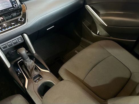 Used 2022 Toyota Corolla Cross LE w/ Moonroof Package image 26