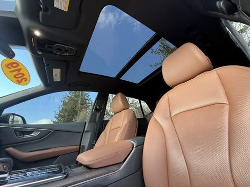 Used 2019 Audi Q8 Prestige image 12