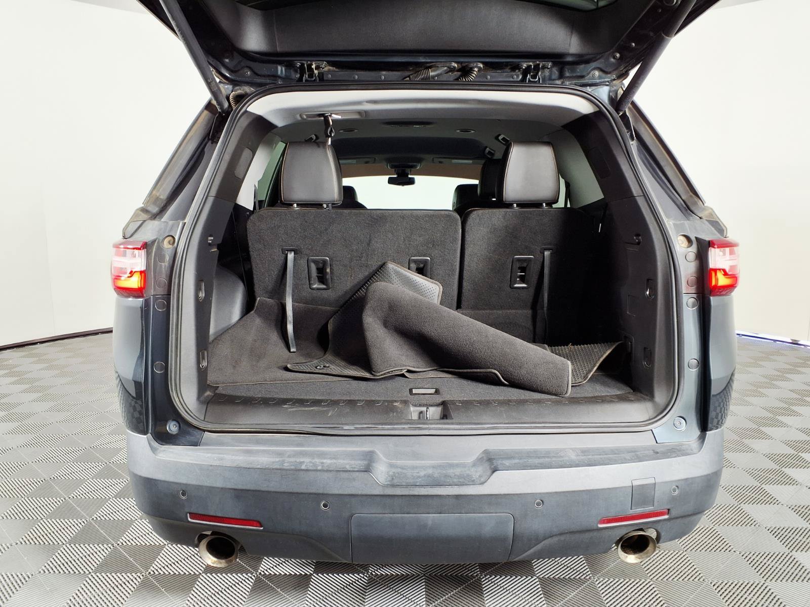 Used 2021 Chevrolet Traverse RS FWD image 8