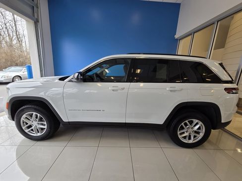 Used 2025 Jeep Grand Cherokee Laredo X image 7