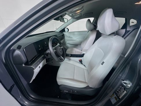 Used 2025 Hyundai Kona SEL FWD image 13