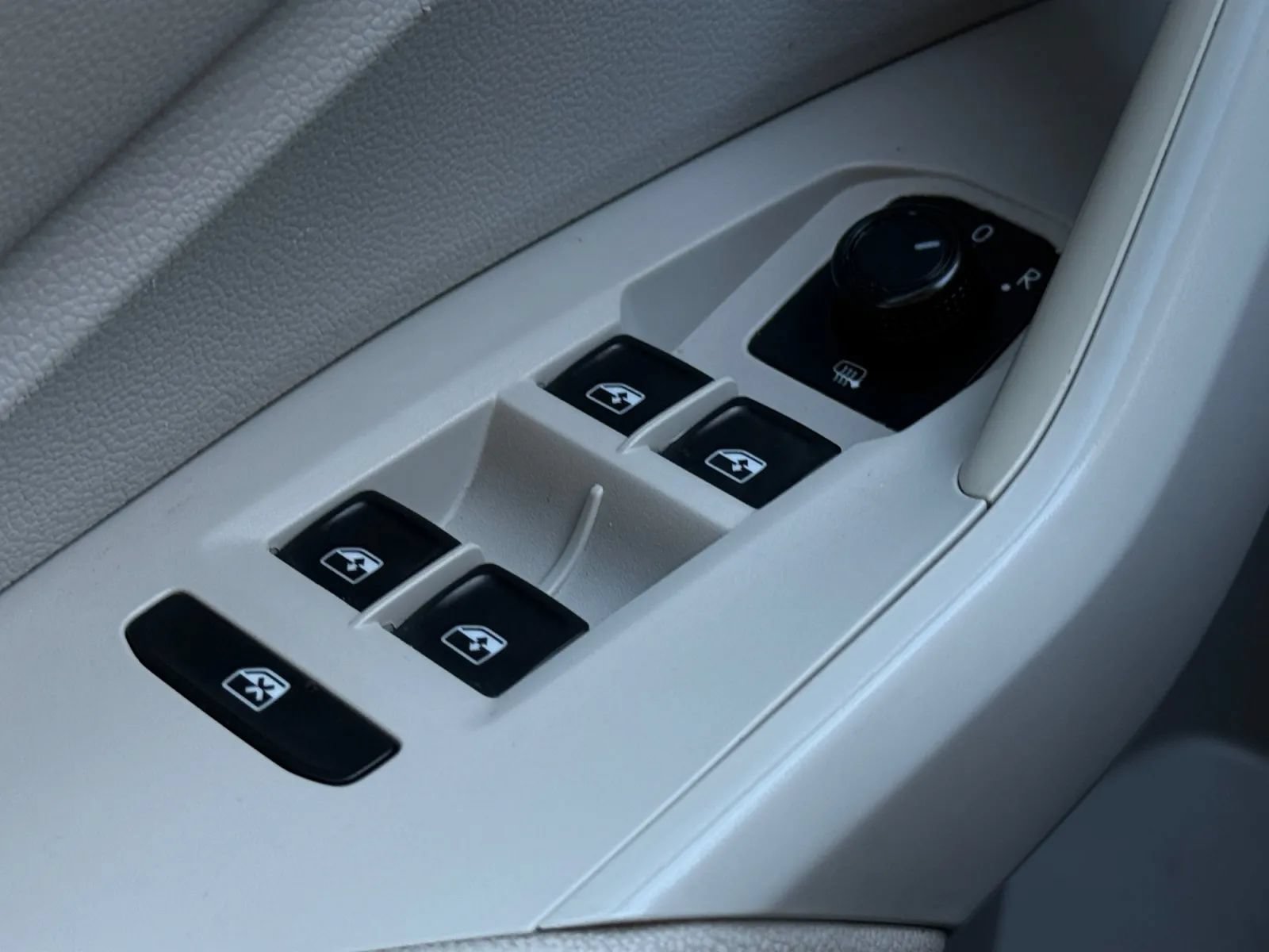 Used 2019 Volkswagen Jetta SE FWD image 39