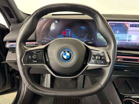 Used 2025 BMW i5 xDrive40 w/ Premium Package AWD/4WD image 9