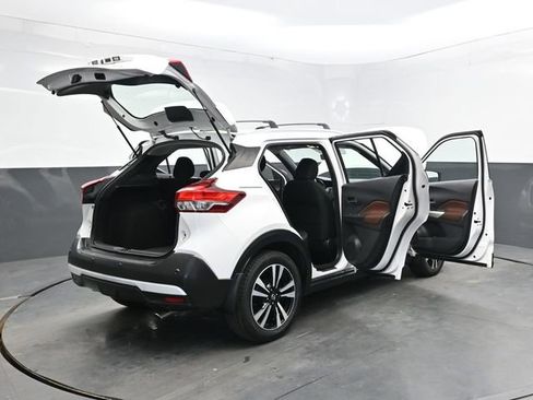 Used 2020 Nissan Kicks SR w/ Exterior Package image 42