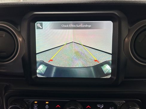 Used 2021 Jeep Gladiator Willys image 18