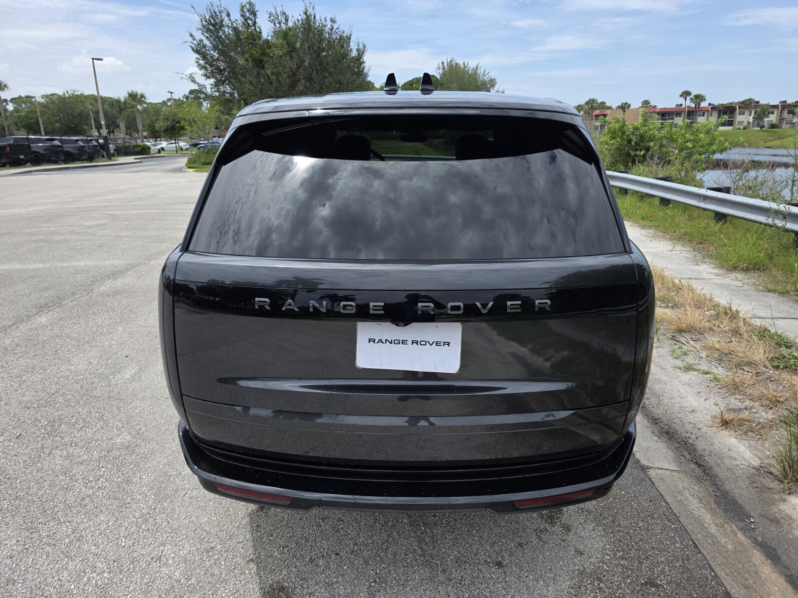New 2026 Land Rover Range Rover Long Wheelbase SE AWD/4WD image 6