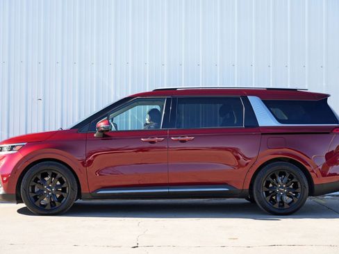 Used 2024 Kia Carnival SX Prestige image 8