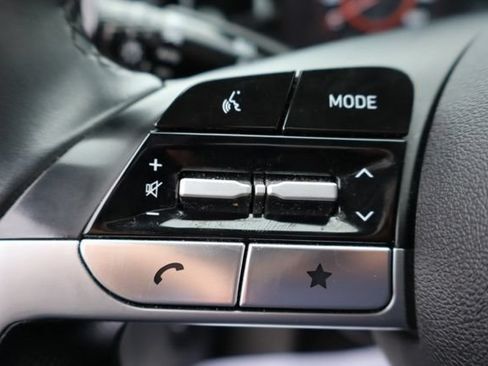 Used 2024 Hyundai Elantra Limited FWD image 19