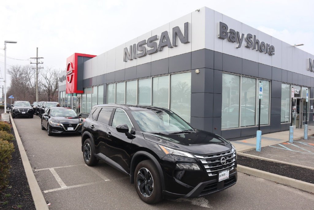 Certified 2025 Nissan Rogue SV AWD/4WD image 2